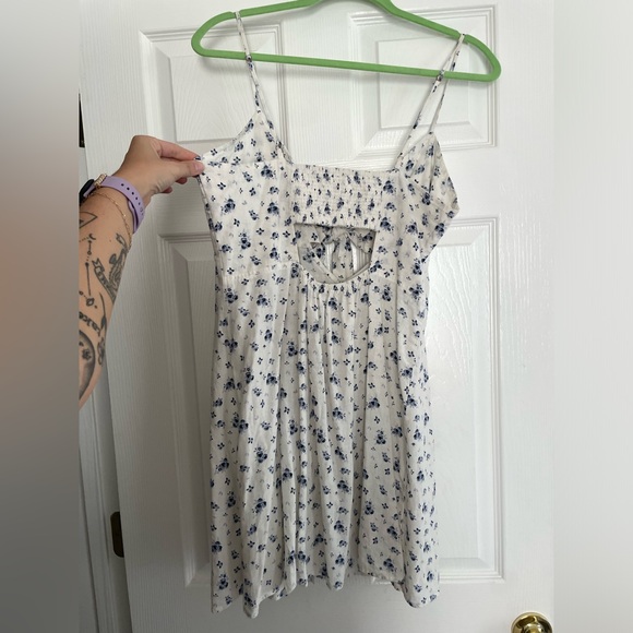 Blue Daisy Floral Sundress - Picture 2 of 2
